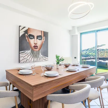 4 Bd With Near Center Private Parking 科莫