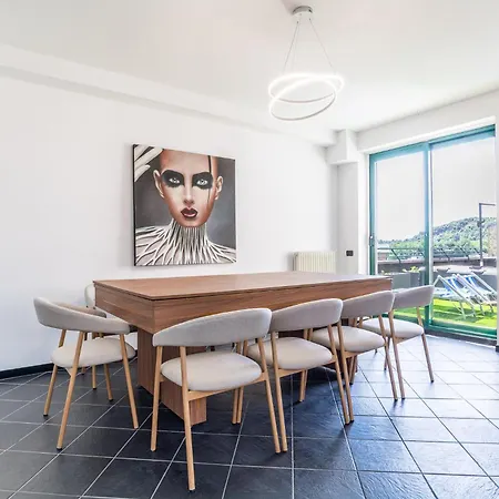 4 Bd With Near Center Private Parking *