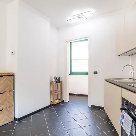4 Bd With Near Center Private Parking 科莫