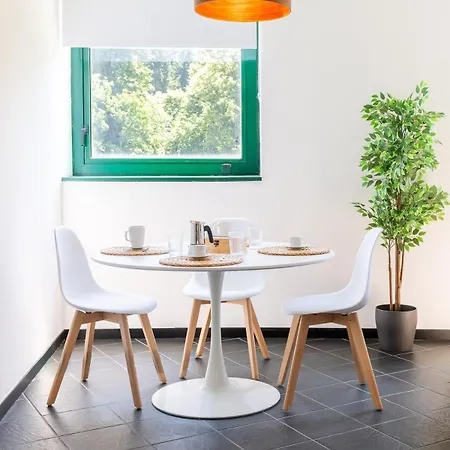 4 Bd With Near Center Private Parking * 科莫
