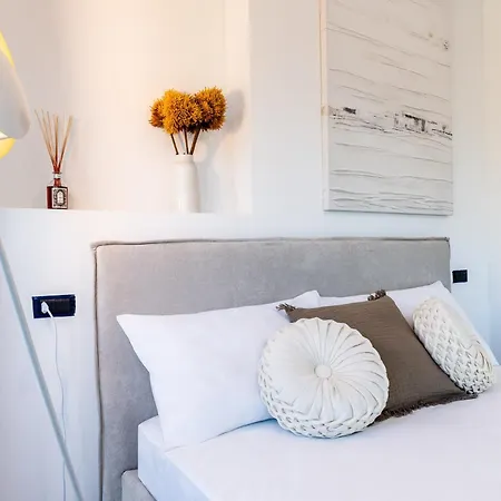 4 Bd With Near Center Private Parking * 科莫