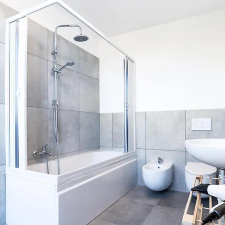 公寓 4 Bd With Near Center Private Parking