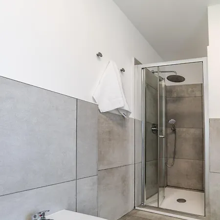 公寓 4 Bd With Near Center Private Parking