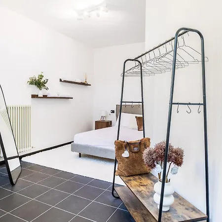 4 Bd With Near Center Private Parking * 科莫