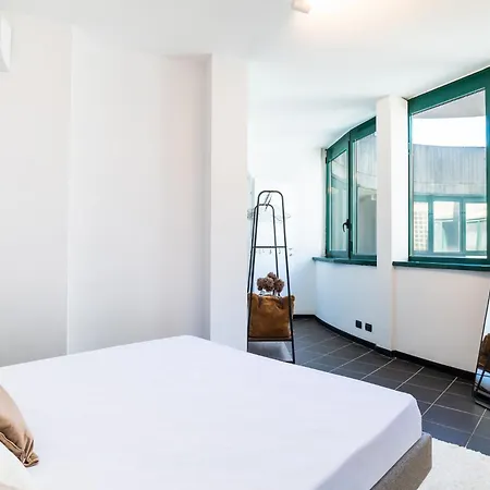 公寓 4 Bd With Near Center Private Parking *