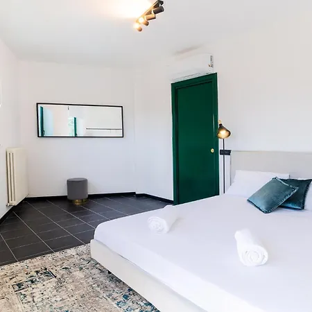 4 Bd With Near Center Private Parking 科莫